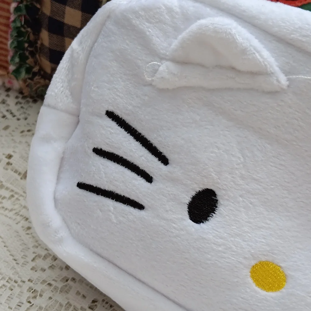 🆕️HELLO KITTY COSMETIC BAG WITH LINED INTERIOR WITH POCKET